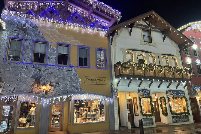 Leavenworth Christmas Lights Tour from Seattle - Stevens Pass (Optional): For Ski Folks or Casual Mountain Views