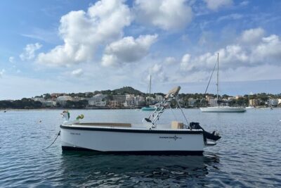 License free boat rental around the coast of santa ponsa - How Your 2 Hours on the Water Works Along Calvià