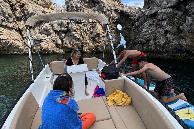 License free boat rental around the coast of santa ponsa - The Crew Touch: Communication, Spot Advice, and Friendly Energy