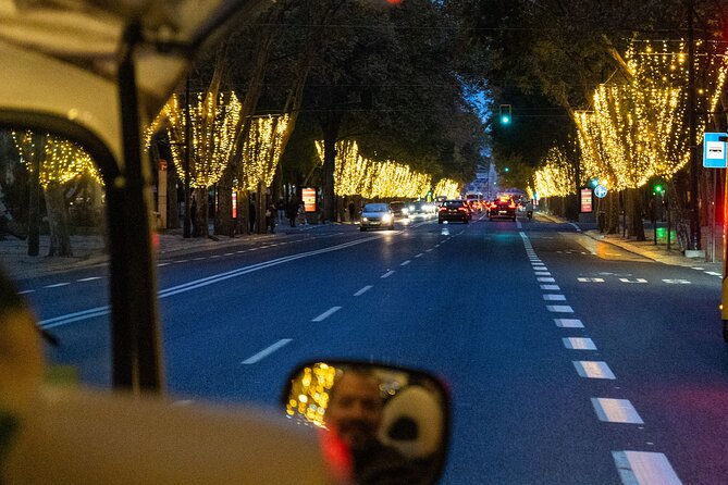 Lisbon Christmas Lights Tuk-Tuk Tour with Local Guide - Praca do Comercio (Terreiro do Paco): The Giant Tree Photo Stop