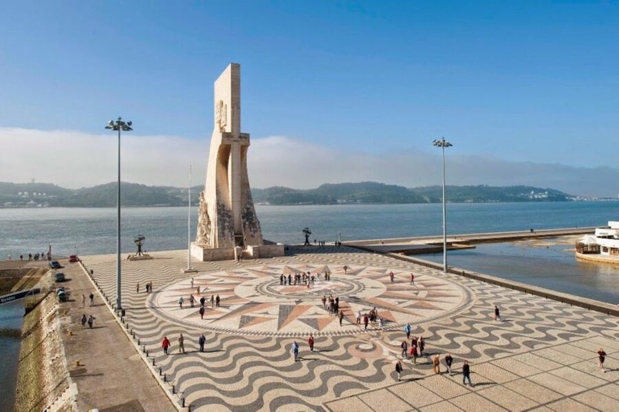Lisbon: Private Christmas Lights Tour by Eco Tuk Tuk - San Pedro de Alcântara Viewpoint: The View Moment