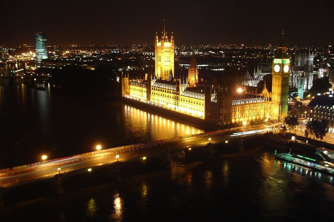 London by Night Bus Tour with Christmas Lights and Live Guide - Trafalgar Square: the Norway tree and the Christmas markets feel