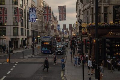 London Christmas Day 1 Day Hop-on Hop-off Bus Tour - Riding the hop-on hop-off route: your pacing superpower