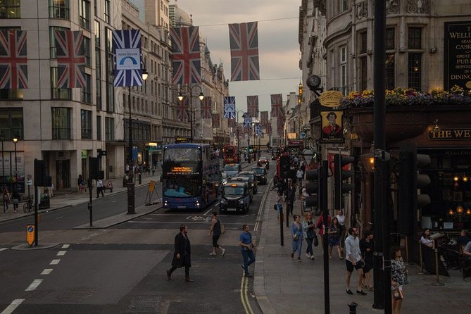 London Christmas Day 1 Day Hop-on Hop-off Bus Tour - Riding the hop-on hop-off route: your pacing superpower