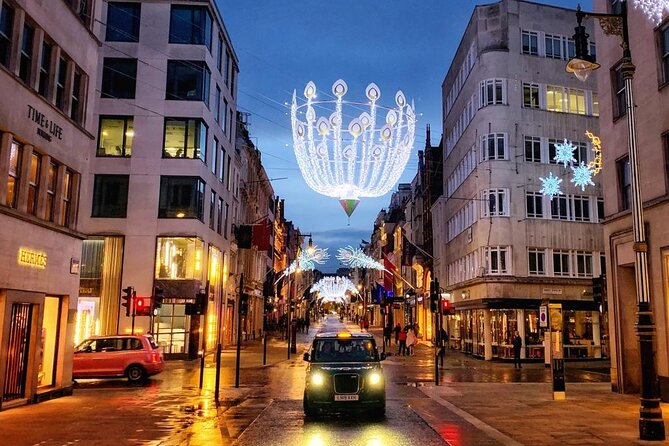 London Christmas Lights Guided Tour by Cab - Riding Through the Lights in a Black Cab (and why it matters)