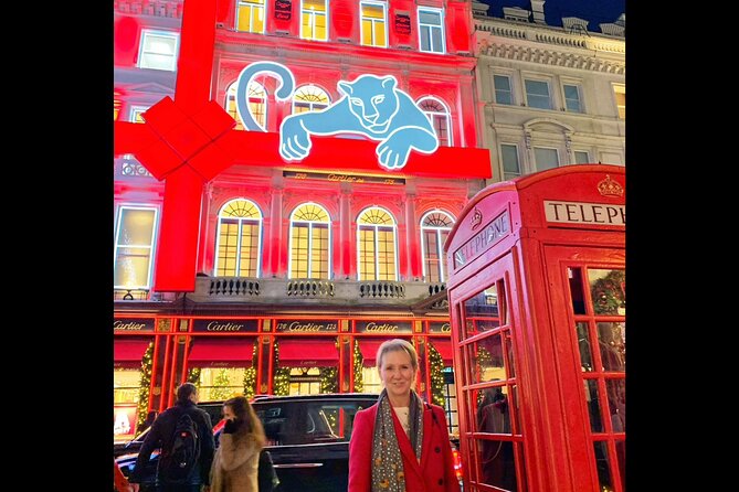 London Christmas Lights Guided Tour by Cab - Stop 4: Trafalgar Square—Norway’s tree and the Hanukkah candle