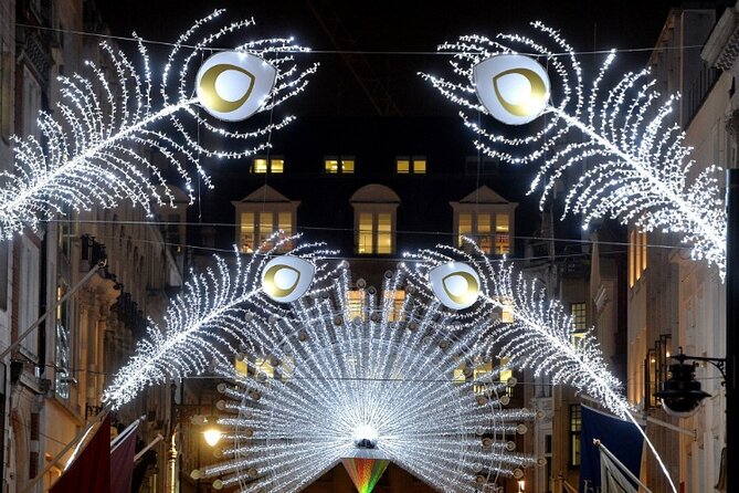 London Christmas Lights Guided Walking Tour - Stop 2: Trafalgar Square’s Christmas tree moment