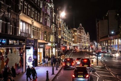 London Exclusive Christmas Lights Guided Tour by Black Cab - Oxford Street: the classic shopping lane that turns into a Christmas photo set
