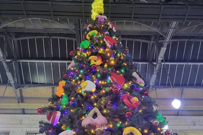 London Exclusive Christmas Lights Guided Tour by Black Cab - Hamleys: the toy store that turns Christmas into playtime