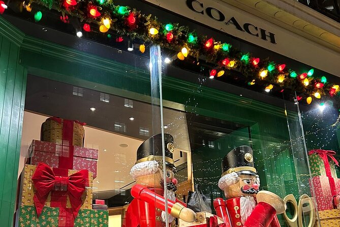 London Magical Christmas Walking Tour with Guide - Mayfair and nearby elegance: a calmer kind of Christmas