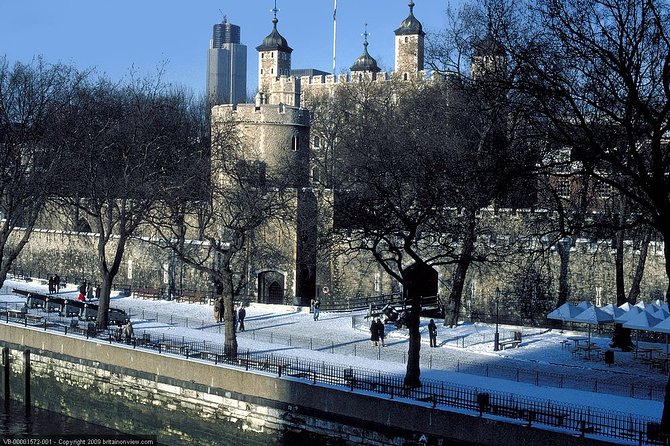London Sights and Sounds on Christmas Day Afternoon Guided Tour - The Tower of London: From 1066 to Ravens and Jewels