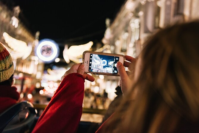 London Tootbus Christmas Lights Tour - Onboard extras: Santa hats and free Wi-Fi that make the hour easier