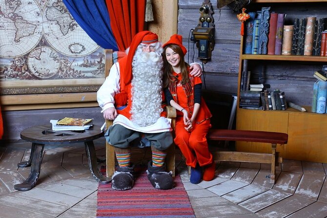 Meet Santa Claus & Santa's Reindeer Ride & Greet Huskies - Reindeer Ride (400m): Peaceful Magic in a Short Loop