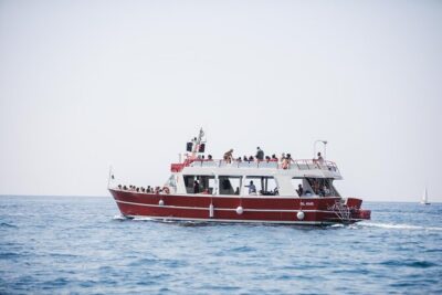 Mini-cruise tour to the Caves of Santa Maria di Leuca - The mini-cruise rhythm: timing, group size, and what to expect on board
