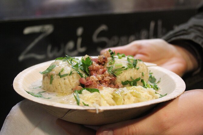 Munich Christmas Market Food Tour with Tastings - Getting started at Fischbrunnen and Marienplatz’s main square
