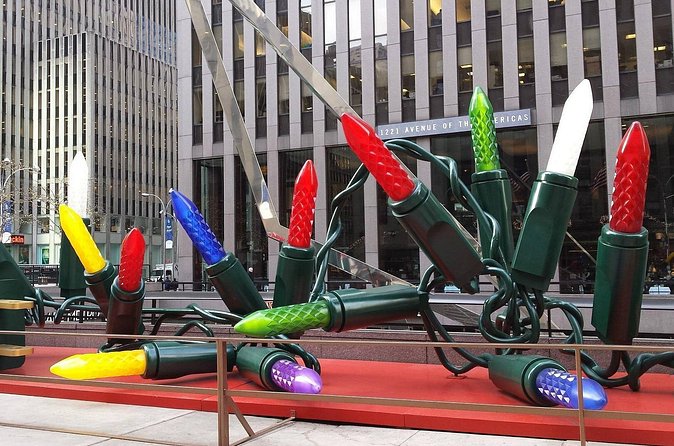 New York Christmas Holiday Small-Group Walking Tour - Fifth Avenue Window Displays and Midtown Shopping Streets