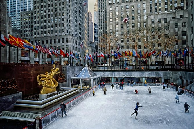 New York Christmas Holiday Small-Group Walking Tour - Macy’s Herald Square Finish: A Landmark Ending Point