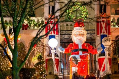 New York Christmas Lights and Dyker Heights Tour - Hudson Yards: a quick sparkle stop before the Brooklyn lights