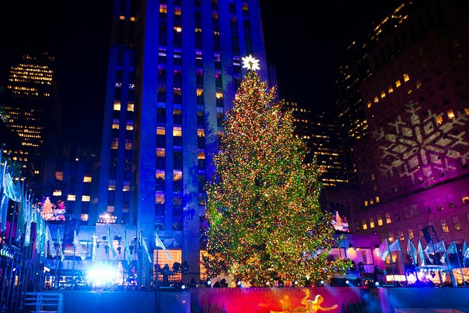 New York City Christmas Holiday Lights and Markets Walking Tour - Fifth Avenue Window Displays and Movie-Spot Wonder