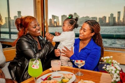 New York City Christmas Holiday Statue and Skyline Cocoa Cruise - Manhattan Waterfront Views: The Part You Actually Want to See