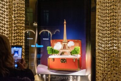 Paris Christmas Lights Small Group Walking Tour with Local Guide - Galerie Vivienne: The Christmas Tour Stop That Feels Like Paris at Its Best