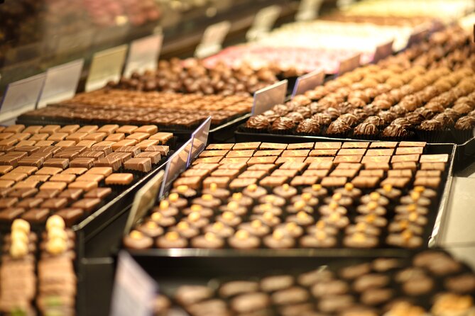 Paris Christmas Lights & Stories with Tastings on Champs-Élysées - Fortwenger on the Champs-Élysées: Cinnamon, Gingerbread, and a Real Break