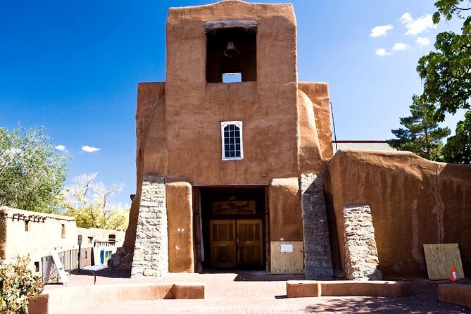 Private 2.5h Walking Tour to Discover Santa Fe - Stop 2: Cathedral Basilica, De Vargas Street, and the adobe-meets-church contrast