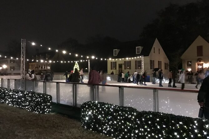 Private Colonial Williamsburg Christmas Holiday Decorations Walking Tour - Bruton Parish Episcopal Church finish: wrap-up stories and nearby treats