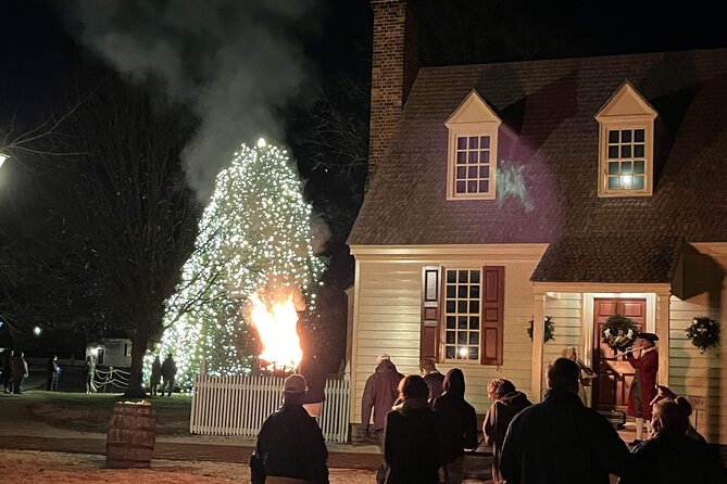 Private Colonial Williamsburg Christmas Holiday Decorations Walking Tour - Capitol Building and the Palace Green: history at the walking pace