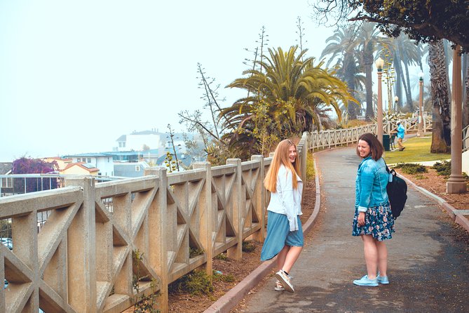Private Los Angeles Photoshoot in Sunny Santa Monica with Personal Photographer - How the shoot feels in real life: short bursts, clear direction