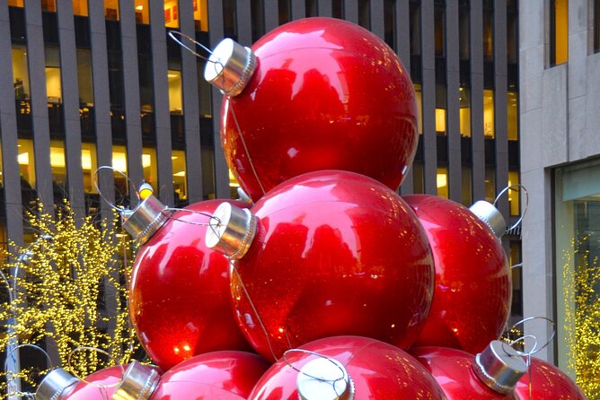 Private New York Christmas Tour with Driver and Guide - Rockefeller Center and St. Patrick’s Cathedral: two totally different vibes