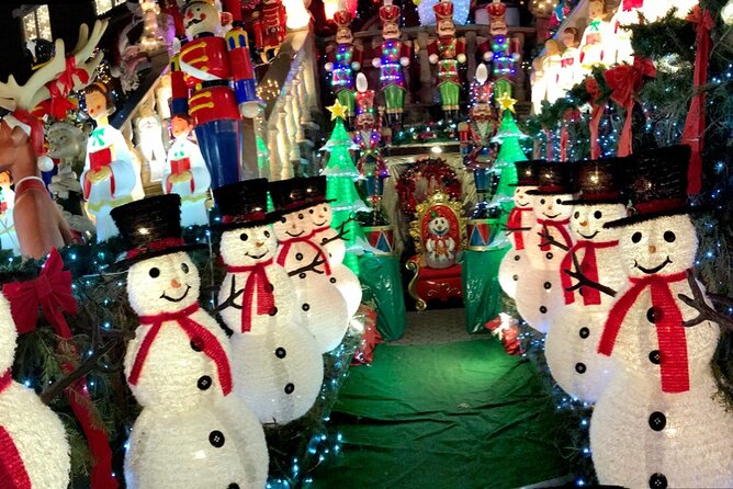 Private New York Christmas Tour with Driver and Guide - Washington Square to Times Square: photo stops that keep you moving