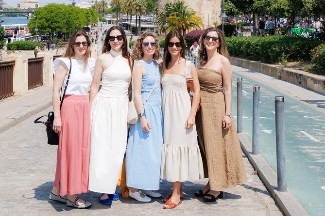 Private Photo Shoot in Seville : Cathedral + Santa Cruz Quarter - Santa Cruz Streets, Courtyards, and Candid Moments