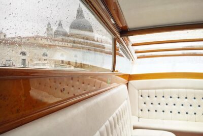 Private Transfer from Santa Lucia train station to Hotel in Venice City Center - The handoff system: escort on the platform to hotel drop-off