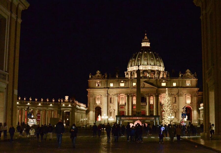 Rome: Christmas Lights Walking Tour - Spanish Steps and Piazza di Spagna in holiday mode
