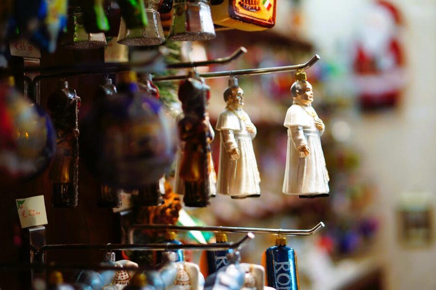 Rome: Christmas Lights Walking Tour - Piazza Navona: where the tour gives you real breathing room