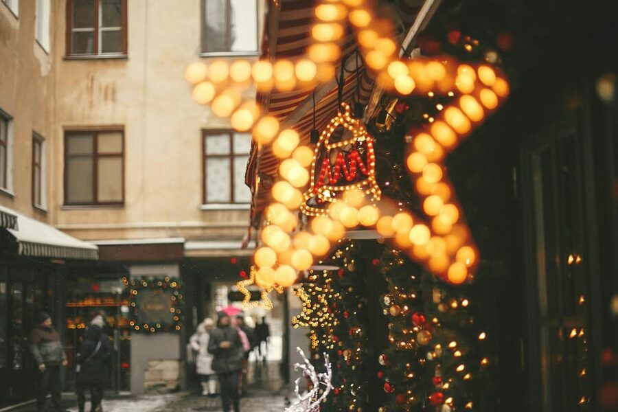 Rome: Christmas Lights Walking Tour - How the 1.5-hour small-group format changes the experience