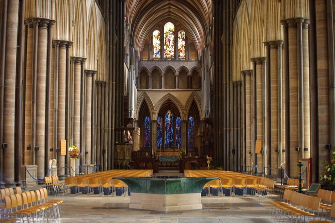 Salisbury, Stonehenge, Bath and Windsor with Christmas Lunch - Getting from London without the Christmas Day stress