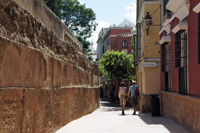 Santa Cruz Jewish Quarter Guided Tour in Seville - Walking Seville’s medieval Jewish Quarter, one clue at a time