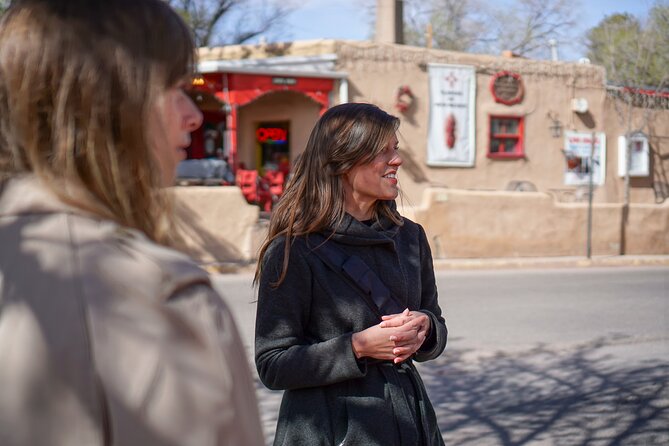 Santa Fe: Canyon Road Art & History Walking Tour (Private Tour) - El Zaguan: the architecture stop that makes the art feel grounded