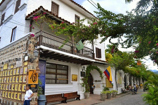 Santa Fe de Antioquia & Colonial Bridge Private Bilingual Guide - Santa Fe de Antioquia’s 1700s Streets: A Colonial Town That Can’t Change