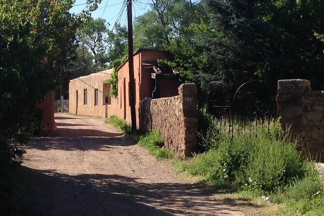 Santa Fe History Night Stroll - Victor’s approach: humor, stories, and “how it all connects”
