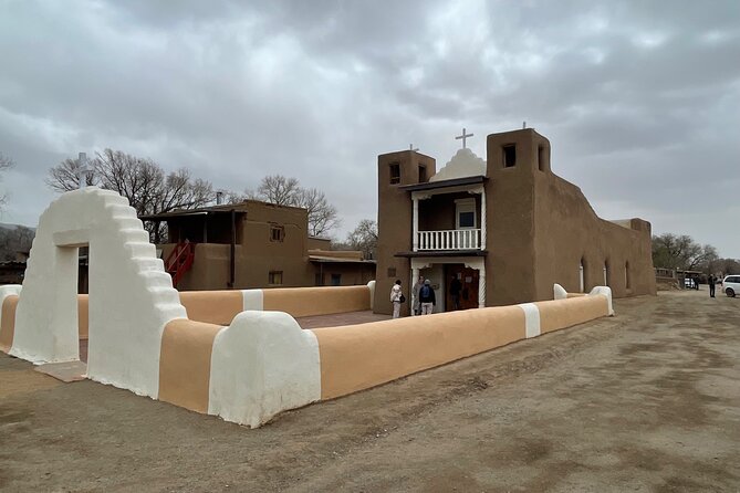 Santa Fe to Chimayo and Taos Pueblo Driving Tour - Group size, comfort, and who the guide experience suits best