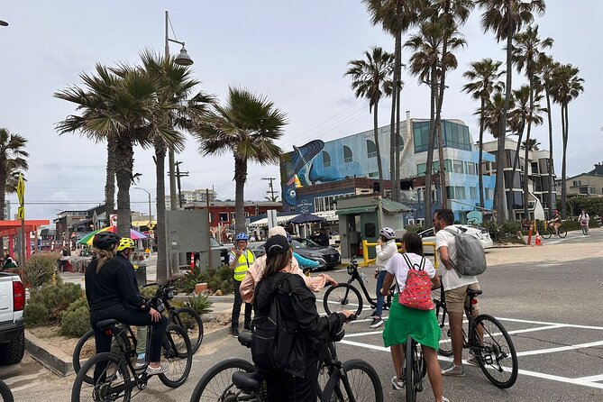 Santa Monica and Venice Beach 3-Hour Bike Guided Tour - Stop 1: Muscle Beach Venice Gym (Photos and People-Watching)