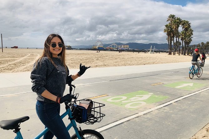 Santa Monica and Venice Beach Bike Adventure Tour - Stop 4: Venice Boardwalk Time for Souvenirs and Street Performances