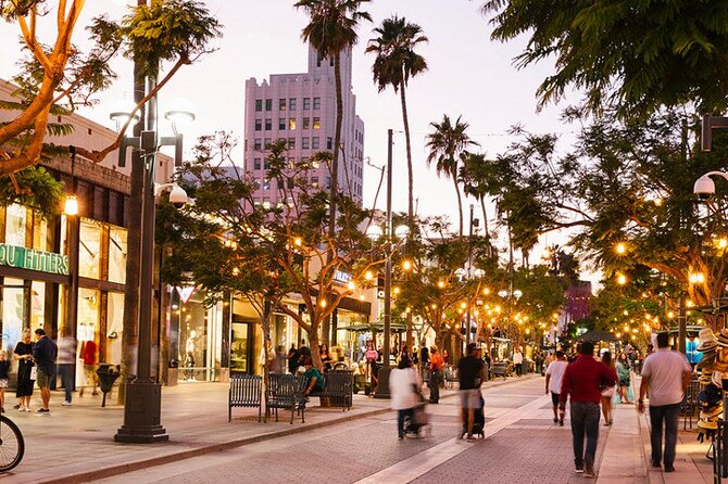 Santa Monica Bar & Club Crawl - Dress to impress: the easiest way to avoid getting stuck outside