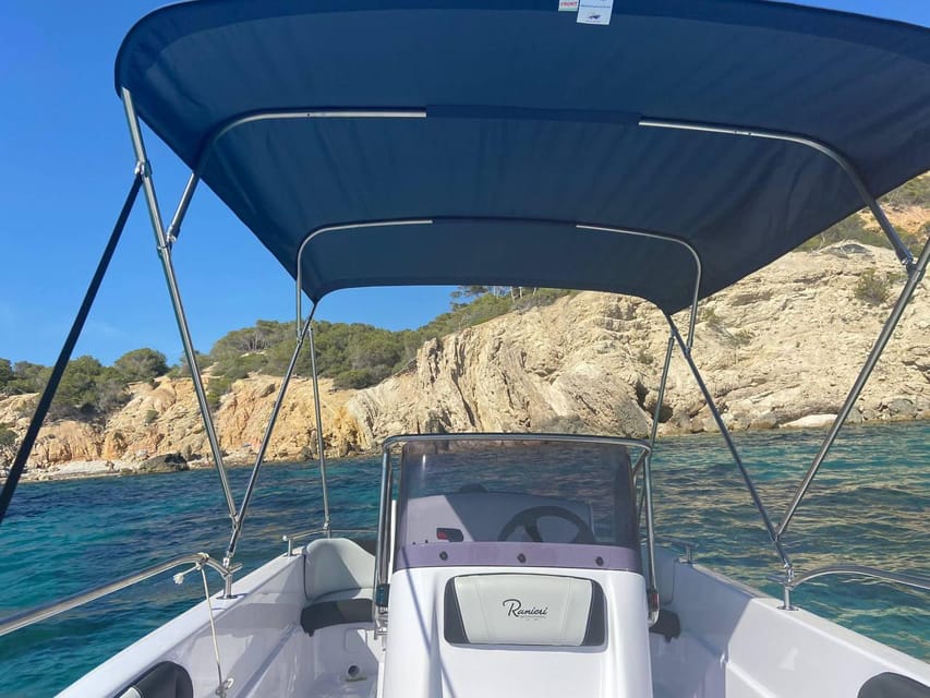 Santa Ponsa: Private Boat Rental with Driving Instructions - The smartest parts of this coast-hugging boat rental