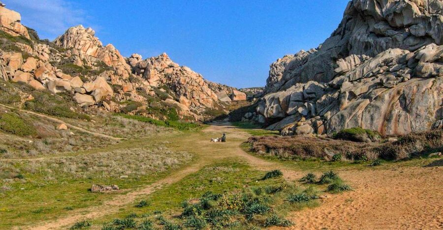 Santa Teresa Gallura: Valle della Luna hiking - Granite boulders, wrecks, and lighthouses: seeing the coast with better eyes