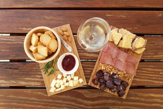 Selection Tasting | Quinta de Santa Cristina Vinho Verde - Kids’ juice tasting and cookies: family-friendly without losing the adults