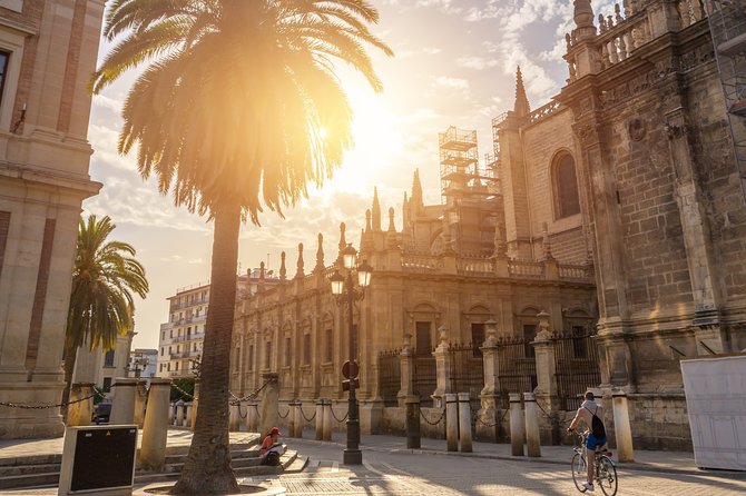 Seville Former Jewish Quarter Walking Tour: Santa Cruz - Plaza de la Alianza and the quiet geometry of old meetings